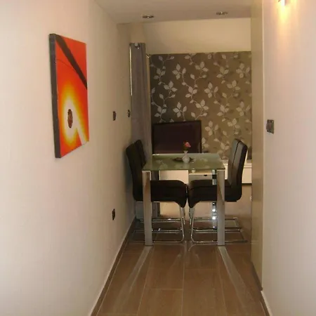 Darko - 30 M From Apartament Sukošan
