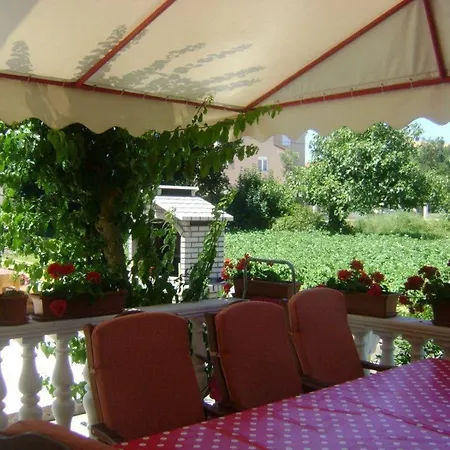 Darko - 30 M From Apartment *