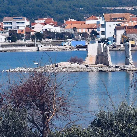 Darko - 30 M From Apartament Sukošan